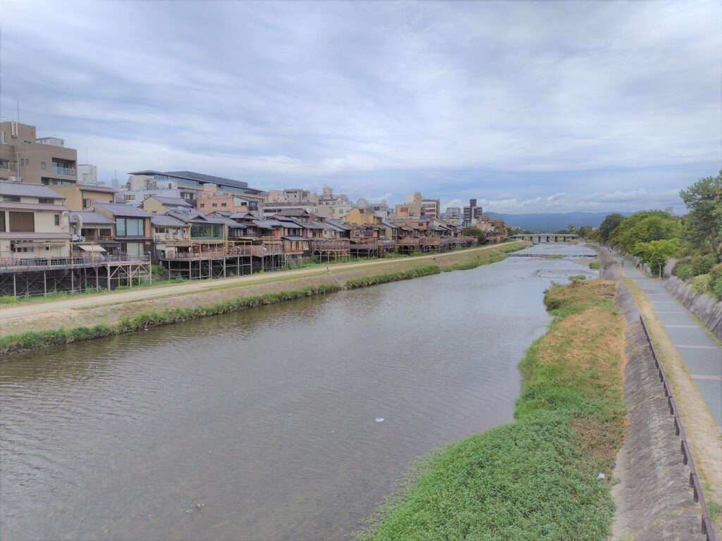 四条大橋と鴨川